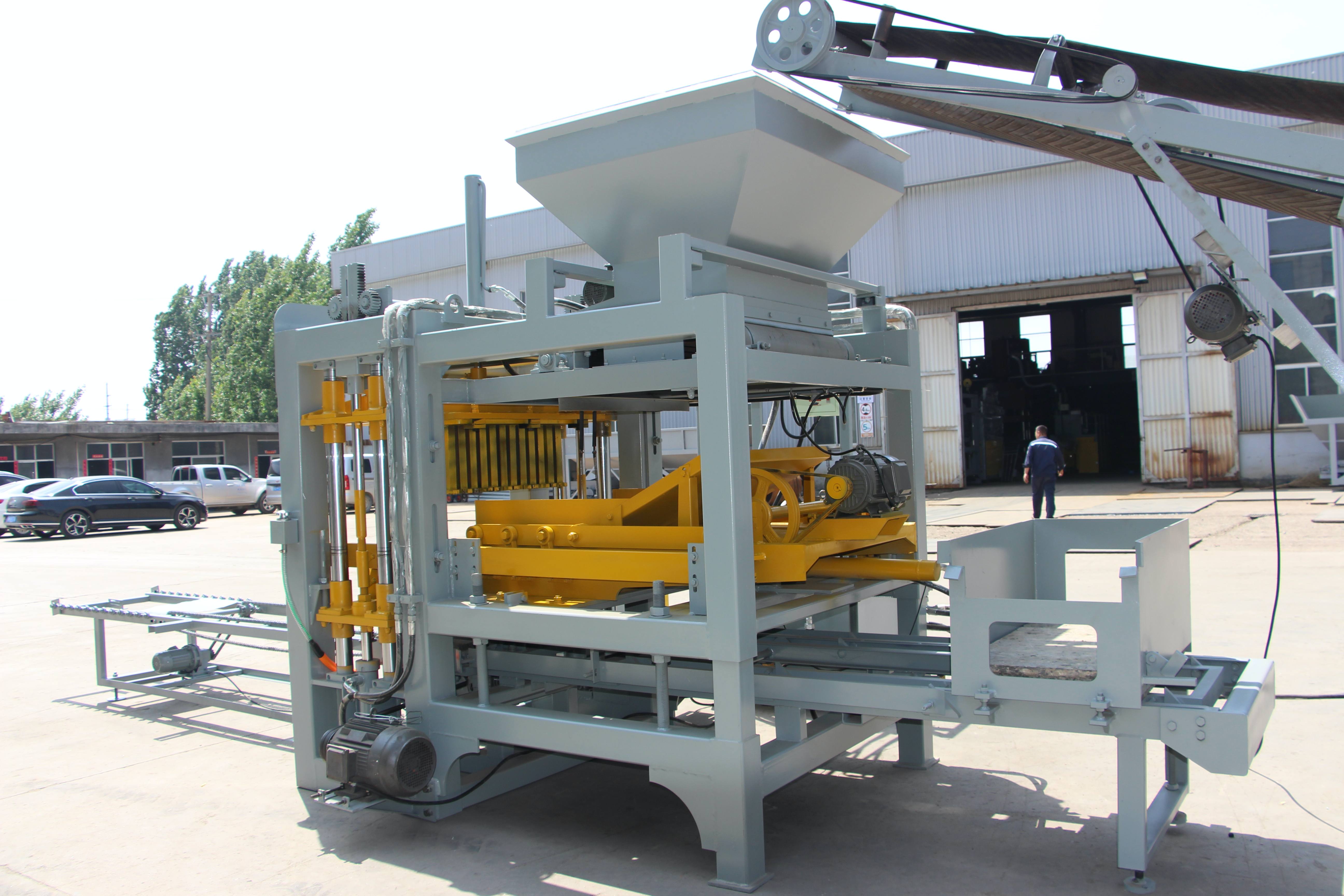 Zhongke QT4-15 Hydraulic Brick Machine