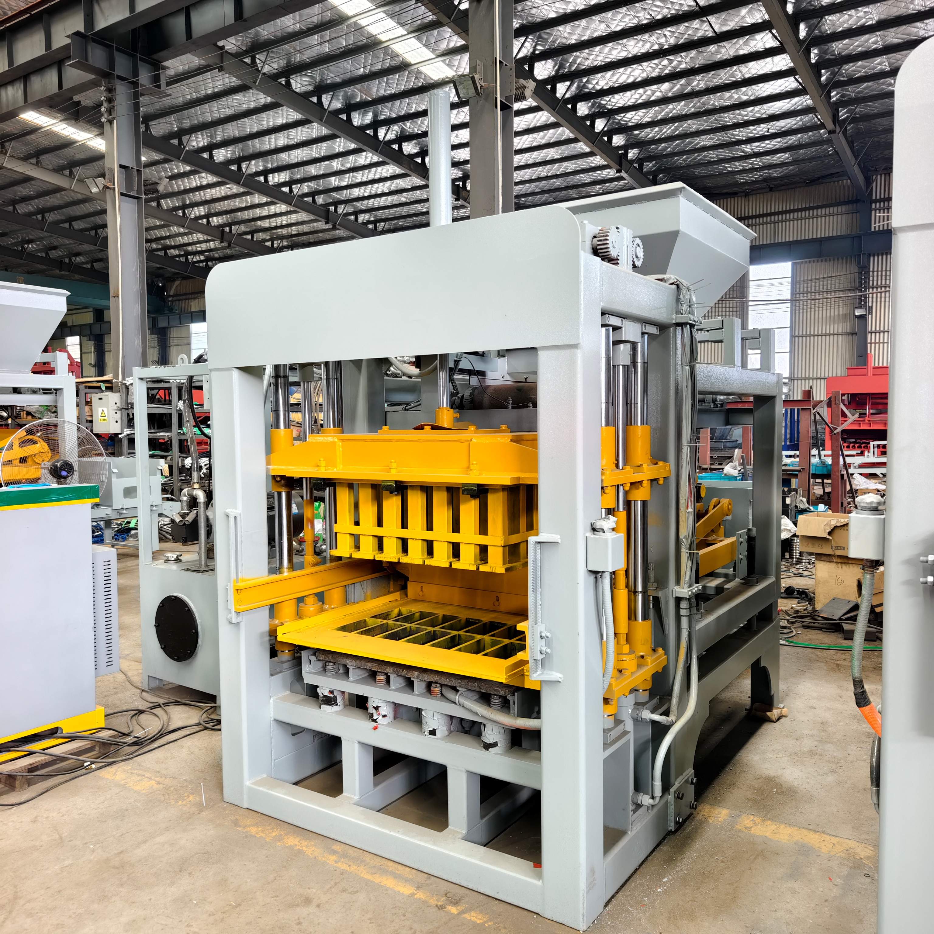 Zhongke QT5-15 Hydraulic Brick Machine