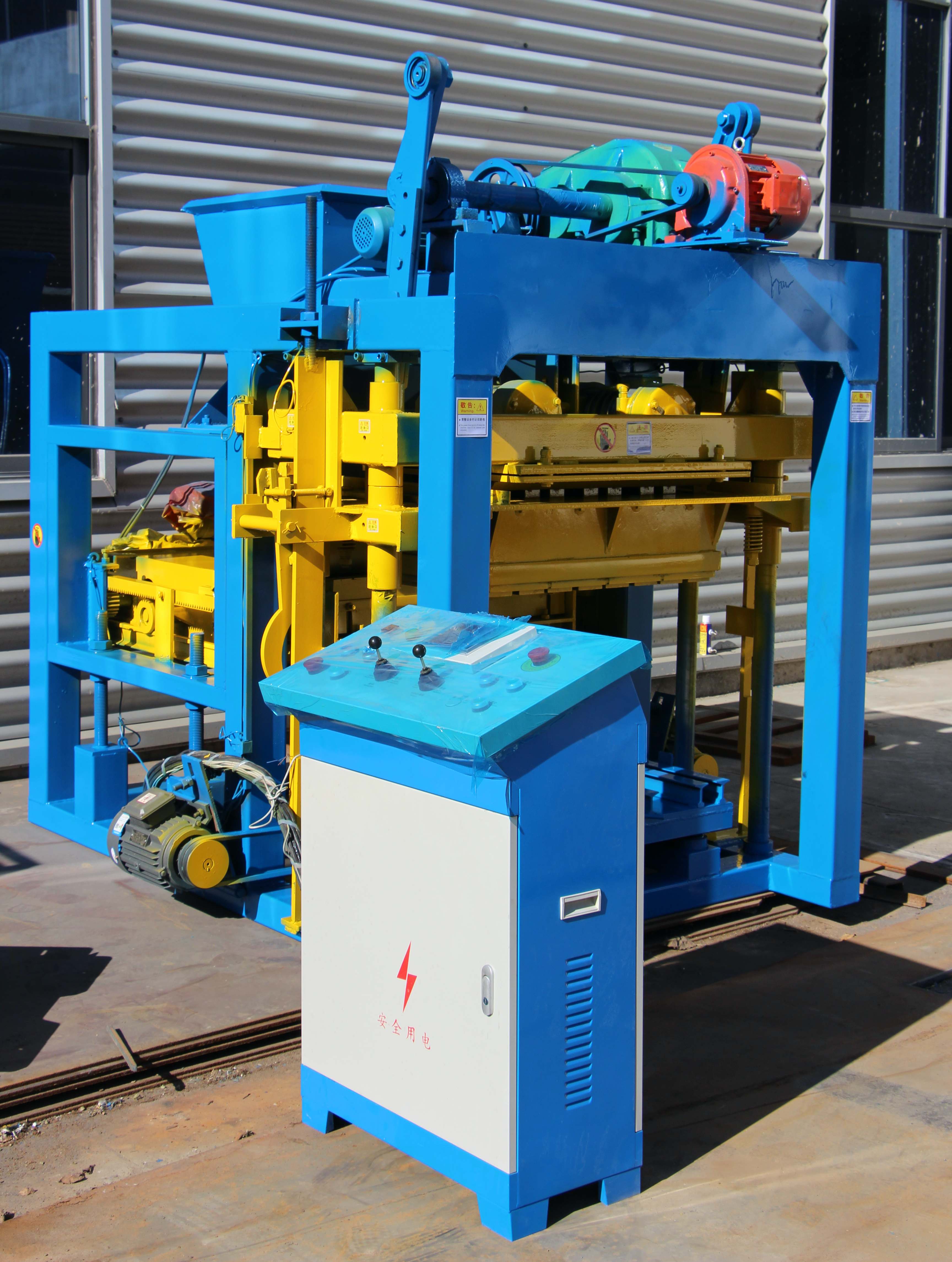 Zhongke Machinery QTJ4-25 Brick Machine