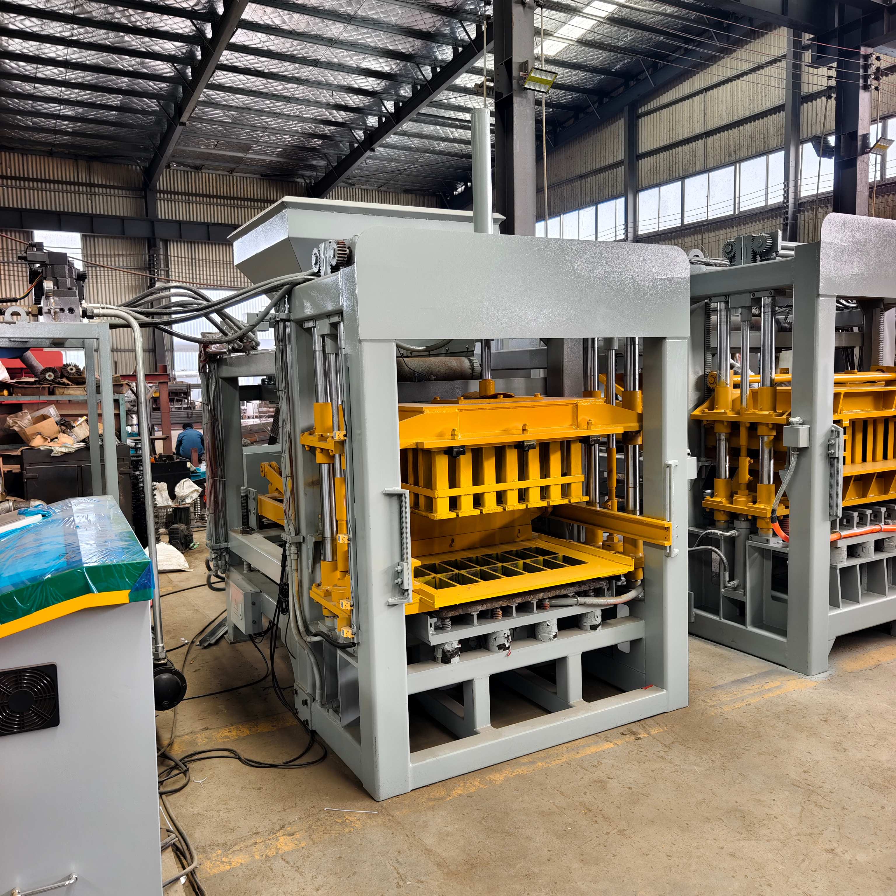 Zhongke QT4-15 Hydraulic Brick Making Machine
