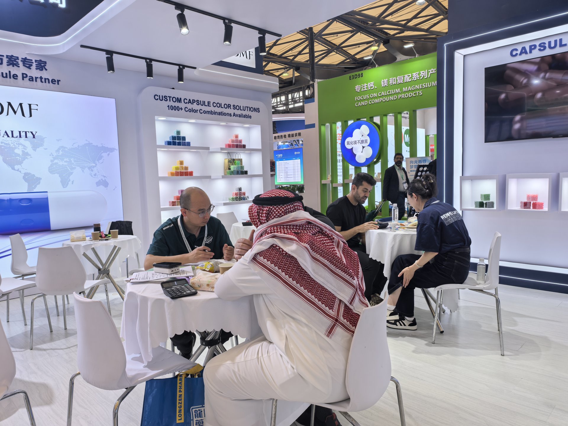 capsule-supplier-business-meeting-middle-east-buyer.jpg