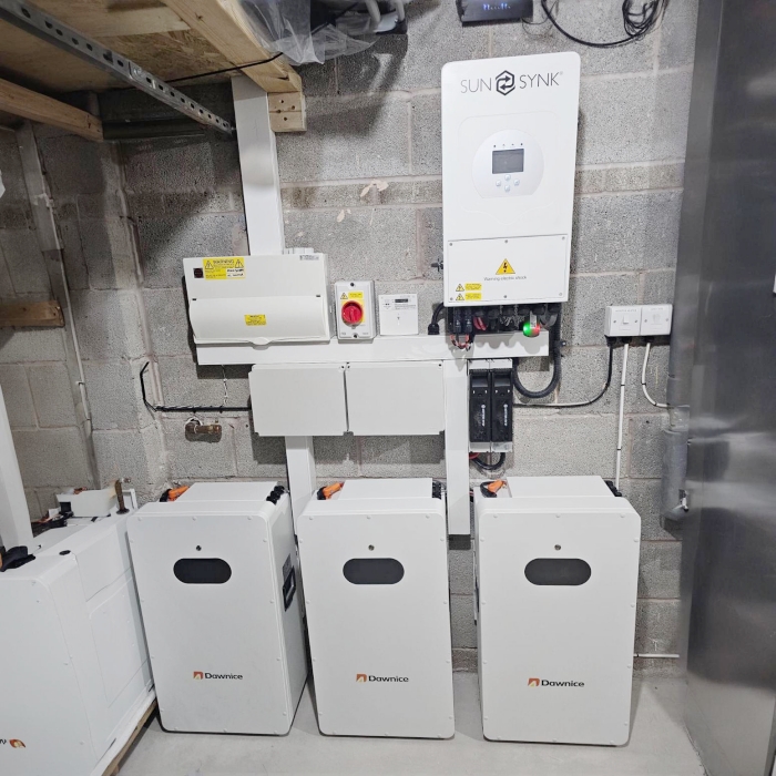 Dawnice Home Energy Storage Case Study – UK: Cut Electricity Bills & Never Worry About Blackouts Again