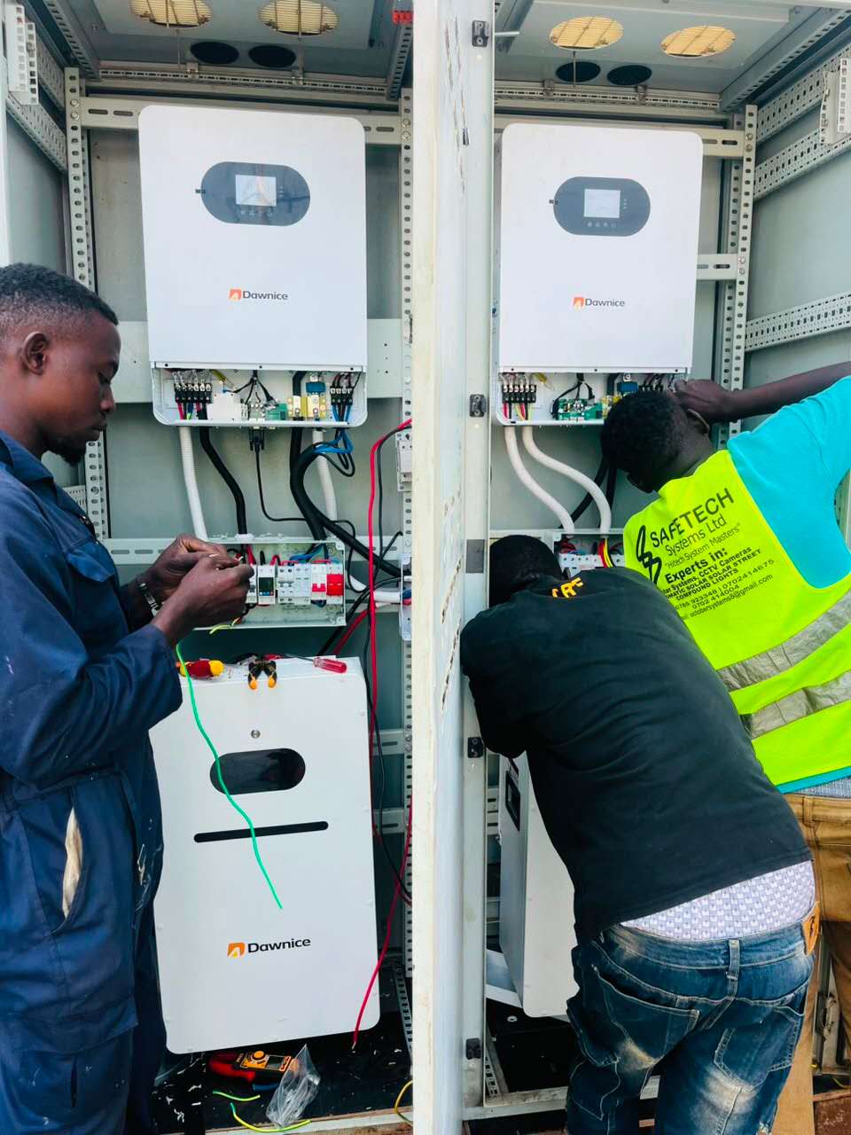 Dawnice Complete Solar Energy Storage Micro-Grid Setup