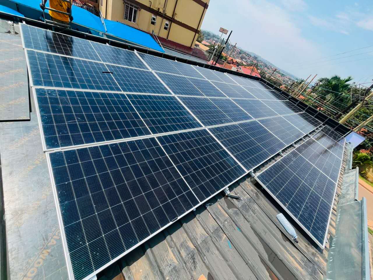Dawnice Smart Hybrid Inverters and Battery Bank