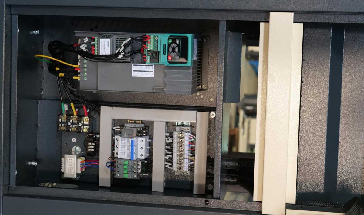 High-efficiency-screw-air-compressor4.jpg