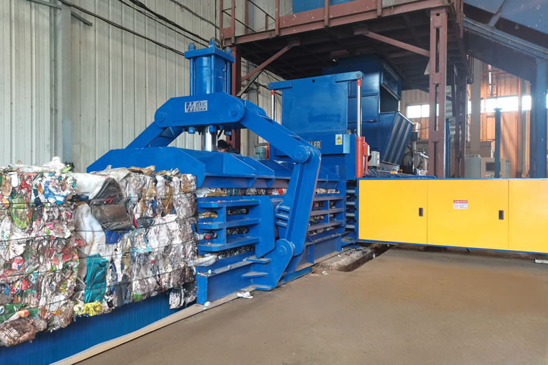 Hydraulic-baler-(4)