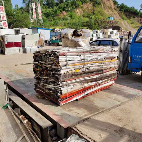 vertical metal baler (7)