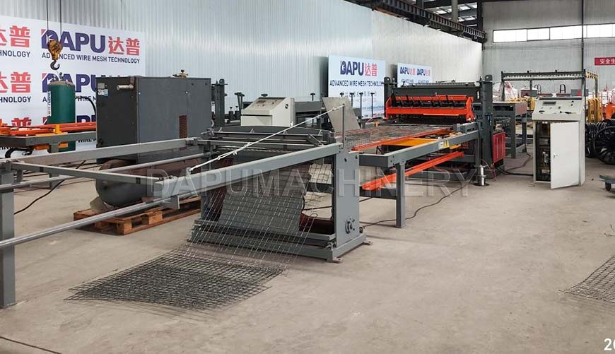 2-4mm-Wire-mesh-welding-machine-hot-selling-in-Sudan.jpg