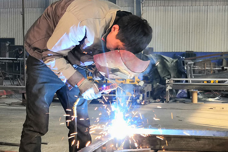 приблизно 7