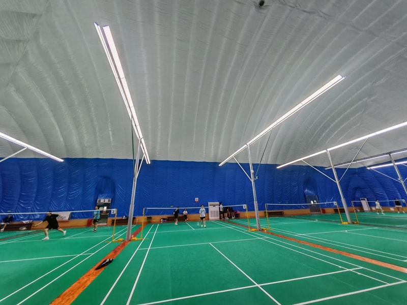 Badmintonhalle mit Luftkuppel