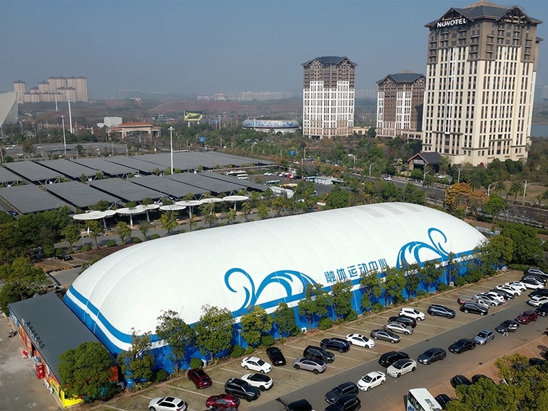 Maßgeschneiderte, luftgestützte Basketball-Spielfeldkuppel – Lieferanten und Fabriklösungen aus China