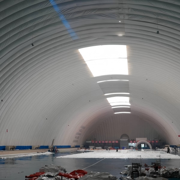Panoramaansicht im Inneren der Yifan-Luftstützmembranfabrik.jpg
