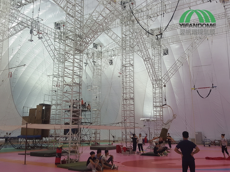 High-dynamic Training inside Air Dome