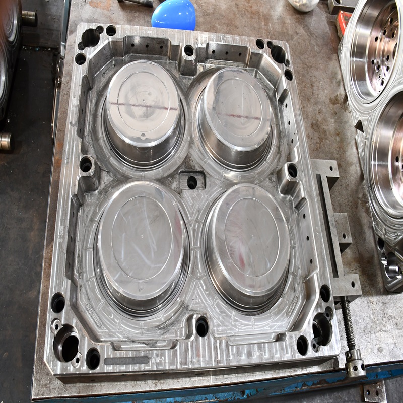 Injection Mold for Disposable Plastic Food Containers
