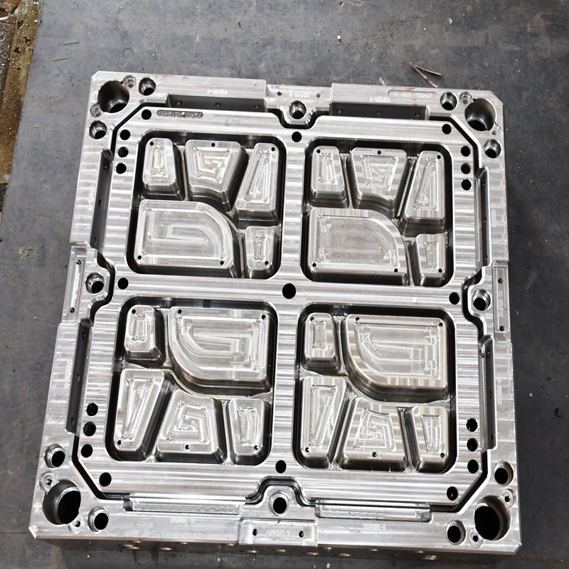 Injection Mold for Multi-Cavity Disposable Plastic Food Containers