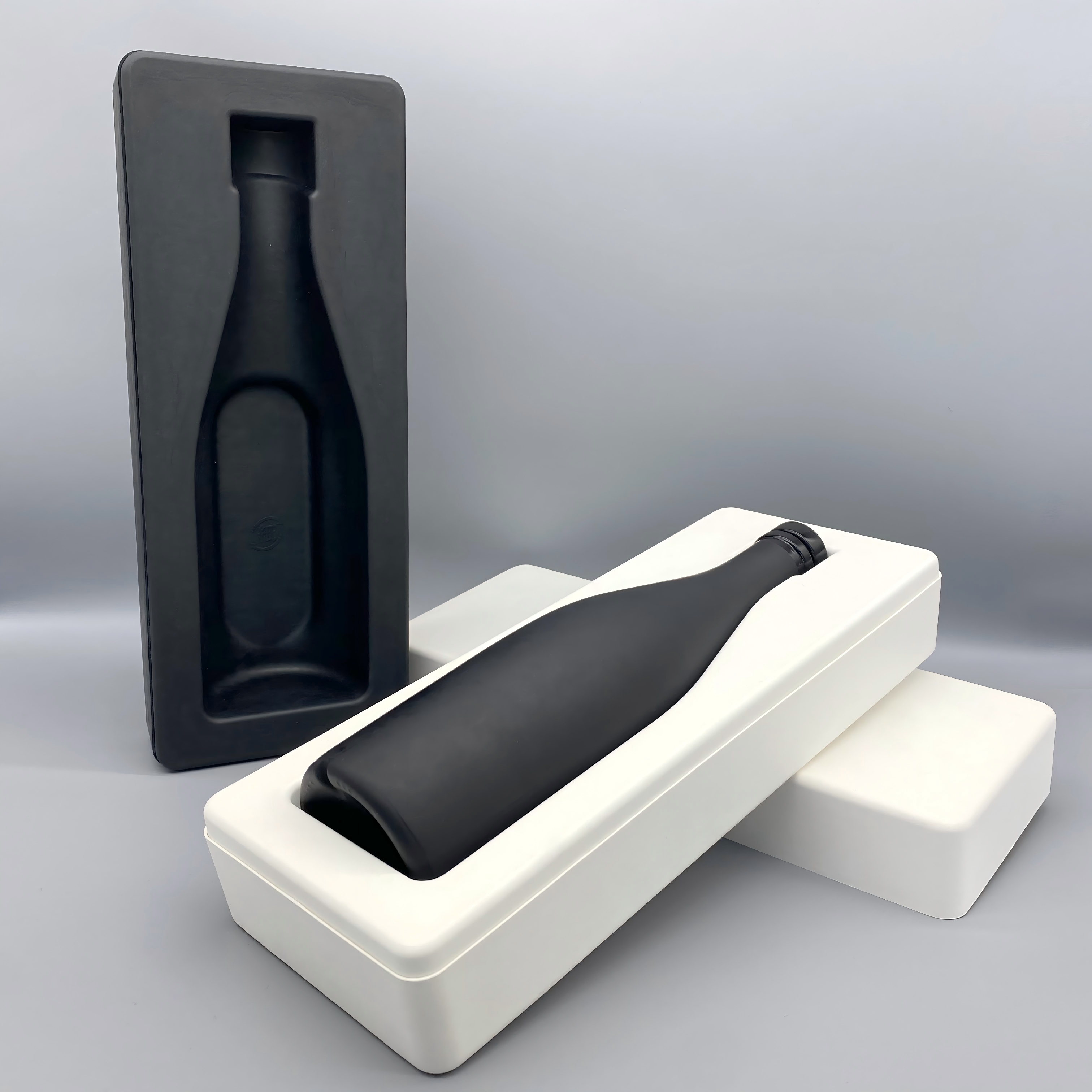 Plateau à bouteille de vin en pâte à papier 100 % compostable.jpg