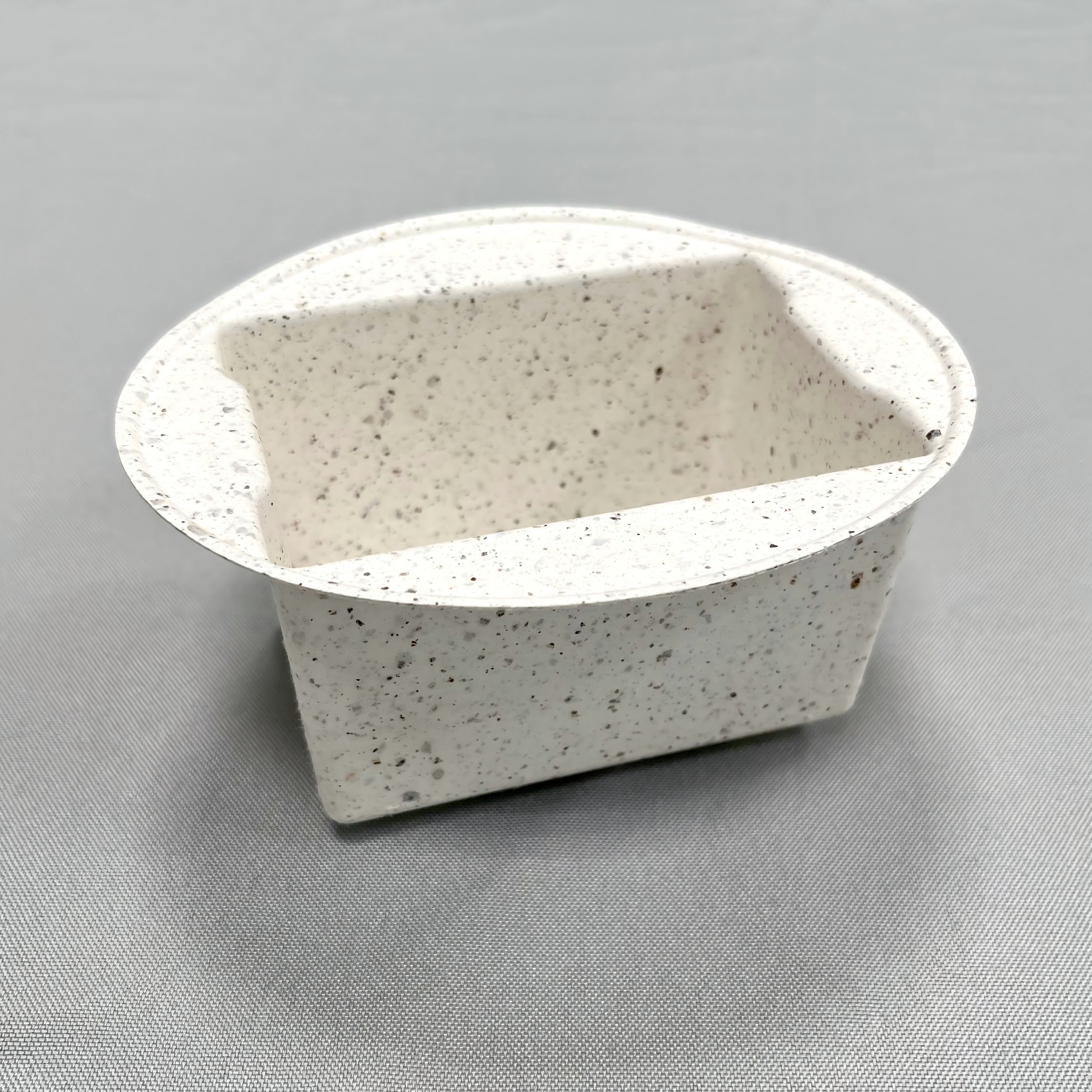 Plateau en pâte à modeler moulée biodégradable sur mesure avec texture de fibres de café naturelles - Emballage écologique pour confiseries.jpg