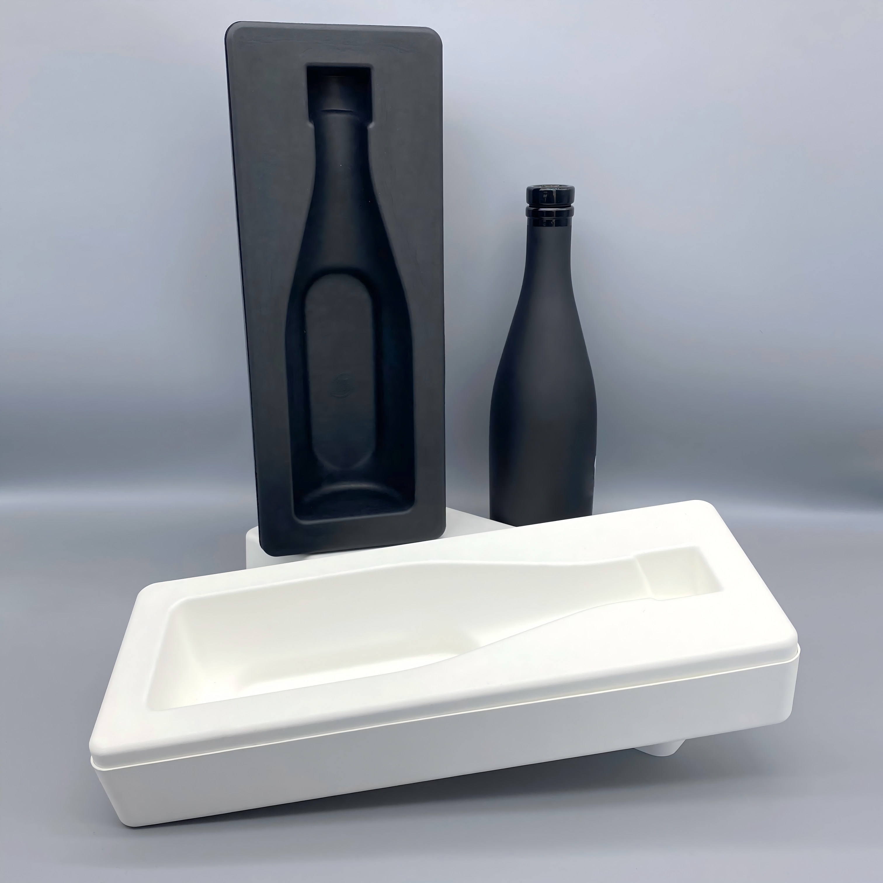 Plateau à bouteille de vin en pâte à papier moulée sur mesure.jpg