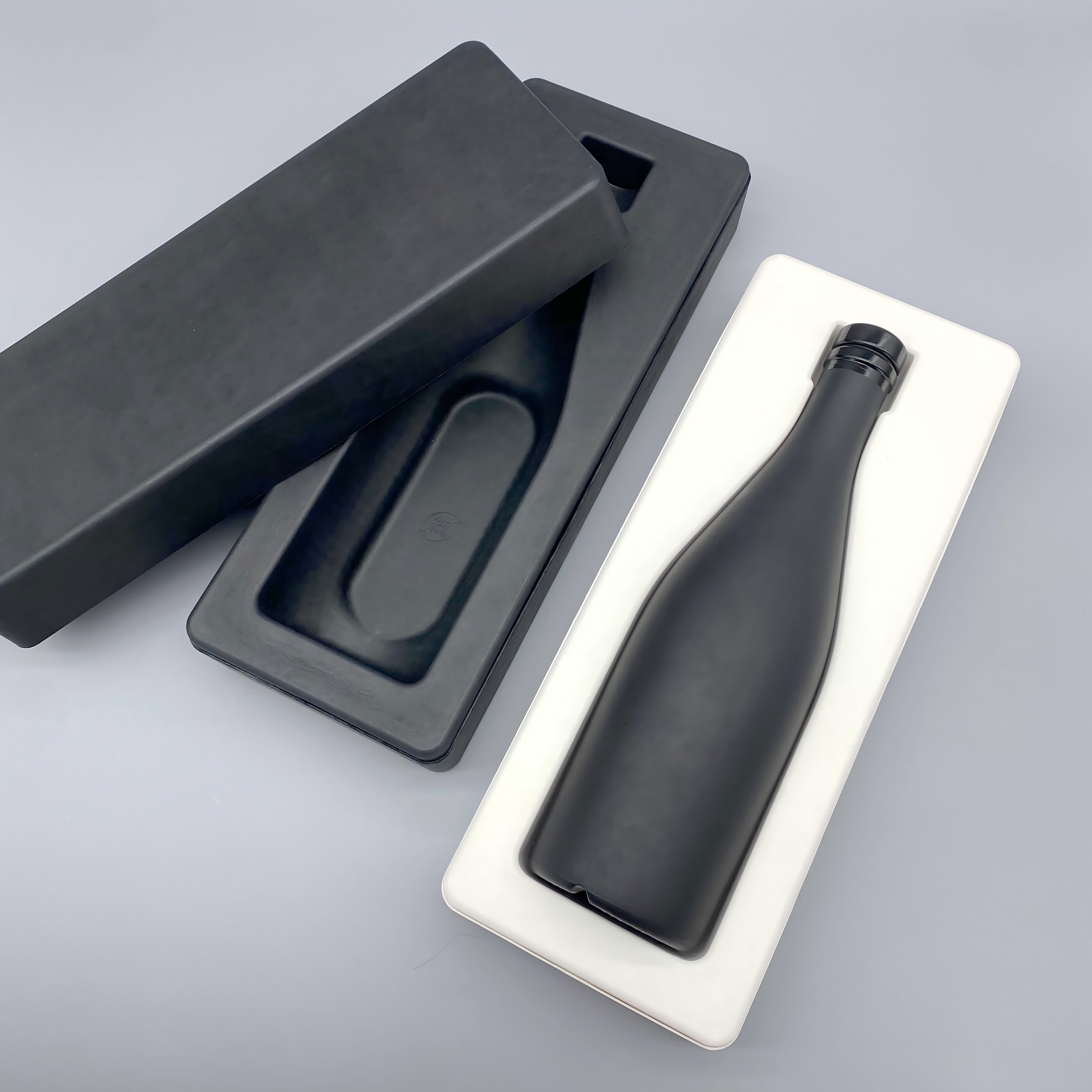 Insert d'emballage durable pour bouteille de vin en pâte moulée.jpg
