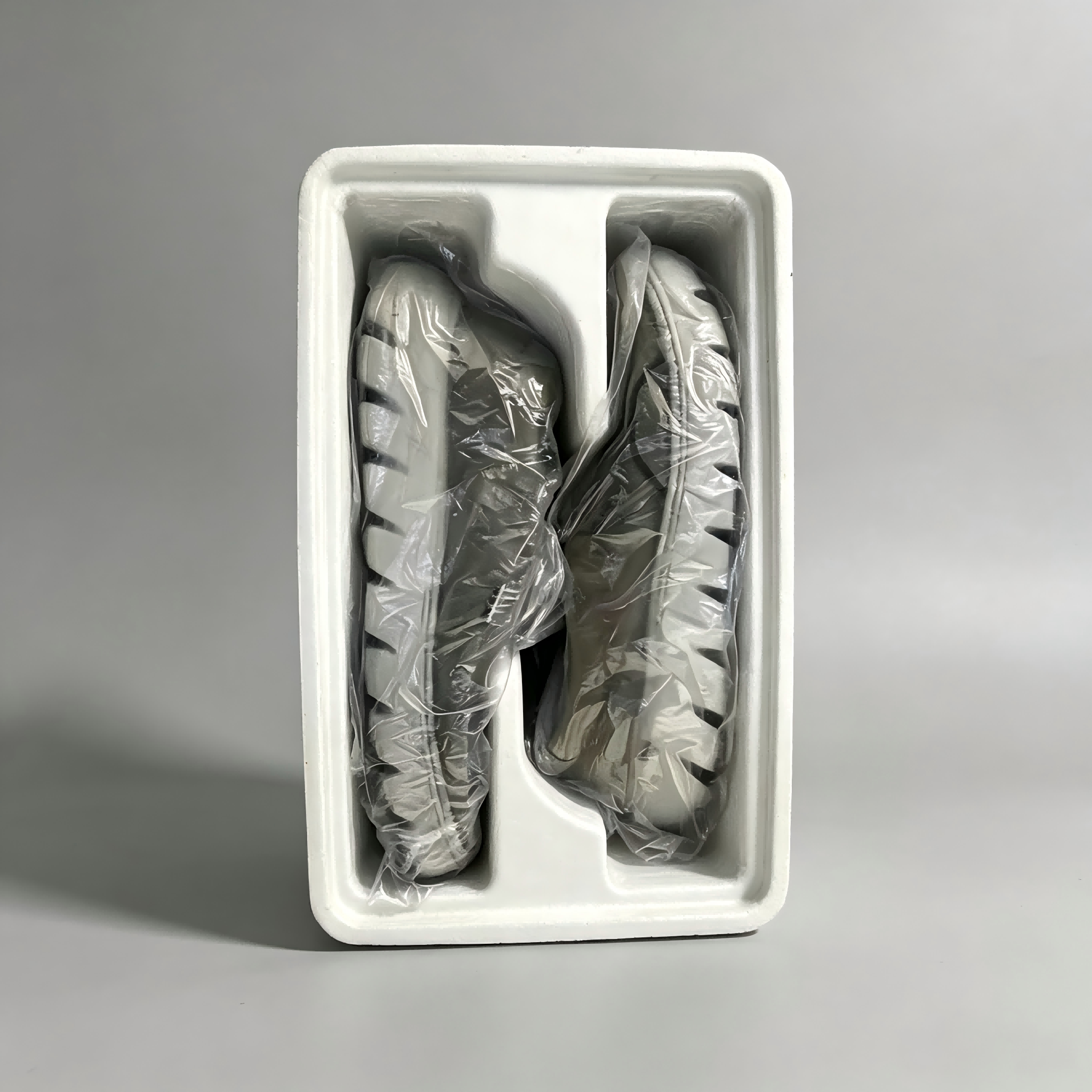 Boîte à chaussures en pulpe moulée sur mesure avec insert.png