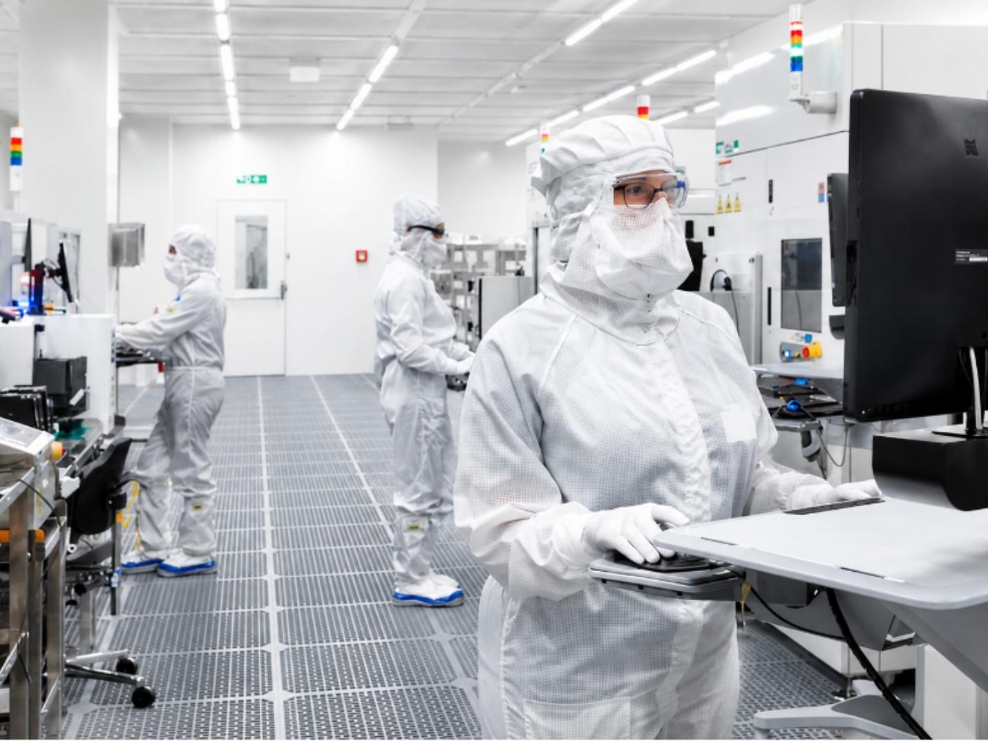 Europäischer Kunde verwendet in Reinräumen die antistatische Arbeitskleidungslösung von Sanxia.