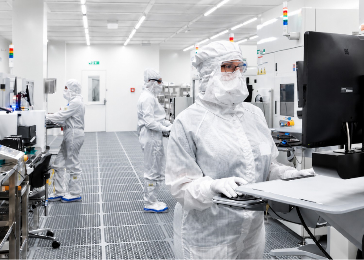 Sala limpa de cliente europeu utiliza solução antiestática para vestuário de trabalho Sanxia (2).jpg