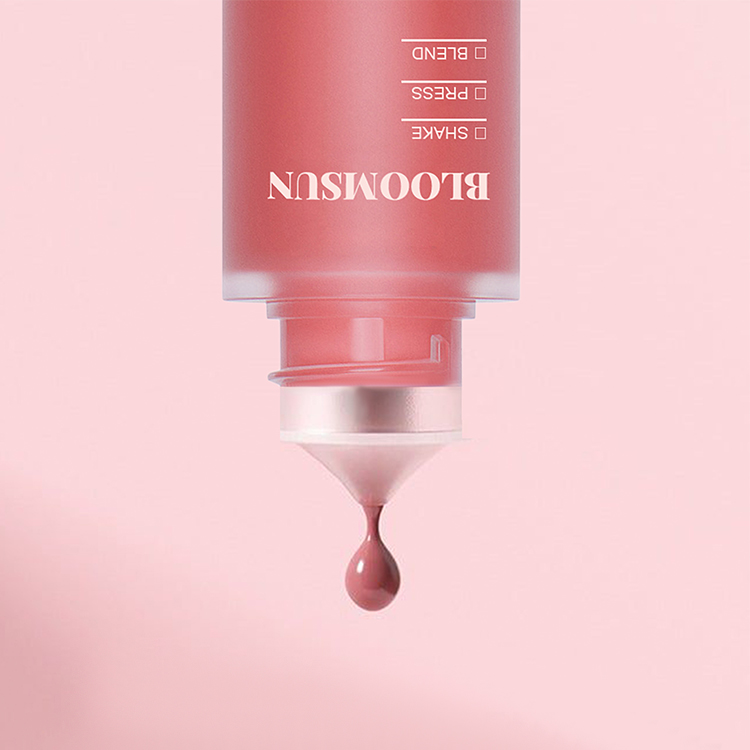 Blush liquide éclatant avancé