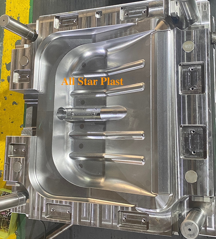 Plastic shovel mold