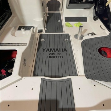 2004-2012 YAMAHA 242 SLIMITED