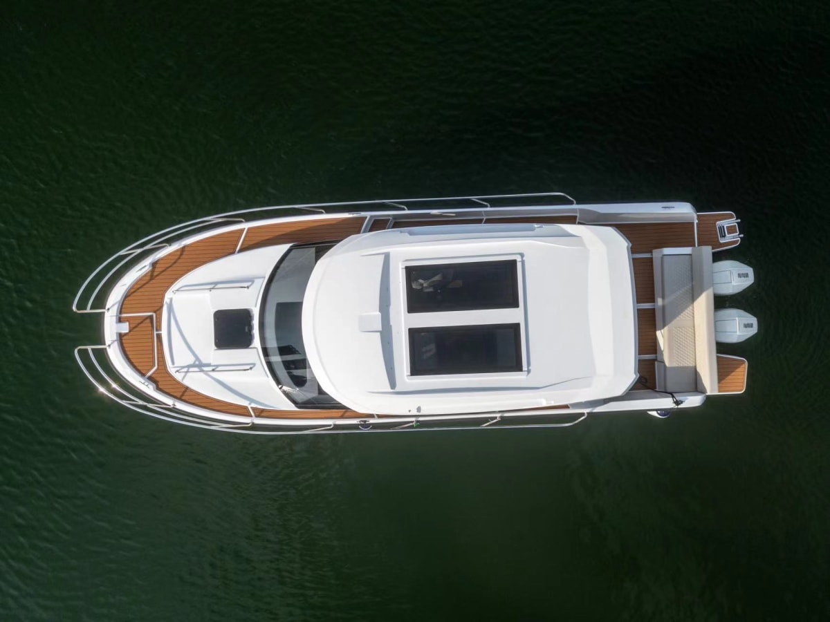 Yacht.jpg