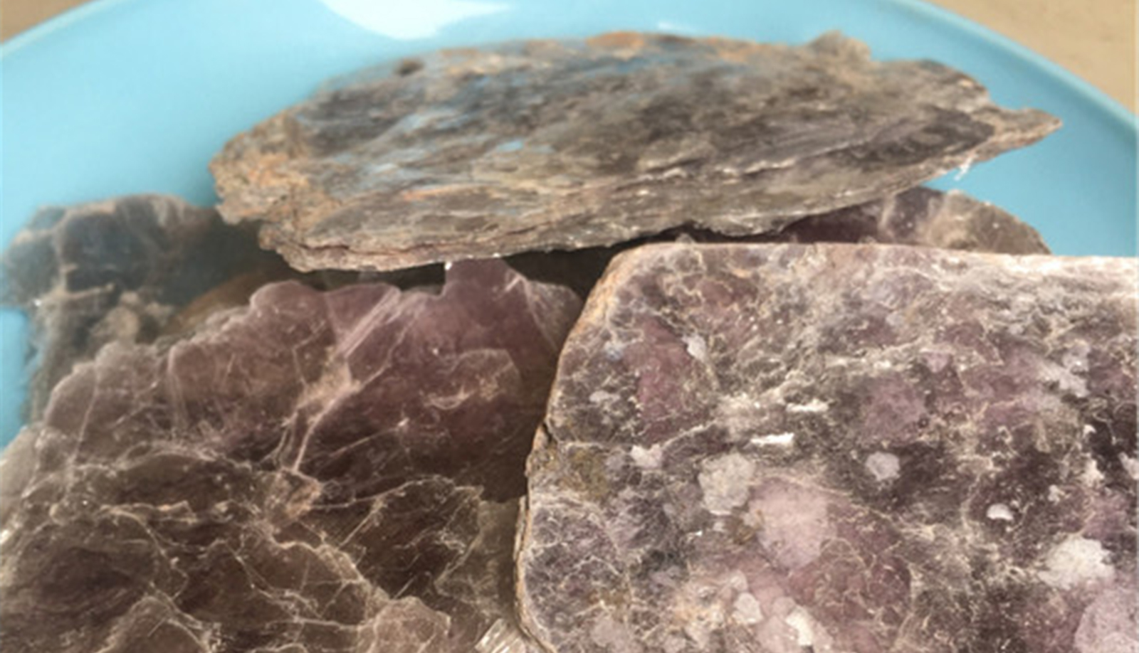 The strategic position of lepidolite for lithium extraction has been improved