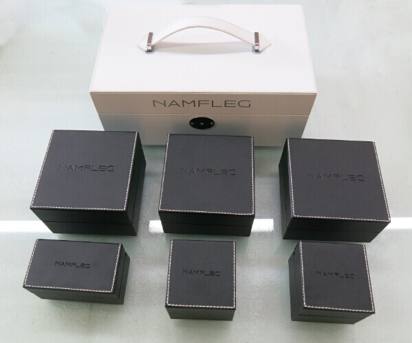 Custom Jewelry Gift Boxes That Supercharge Your Brand Unboxing Experience (6).jpg