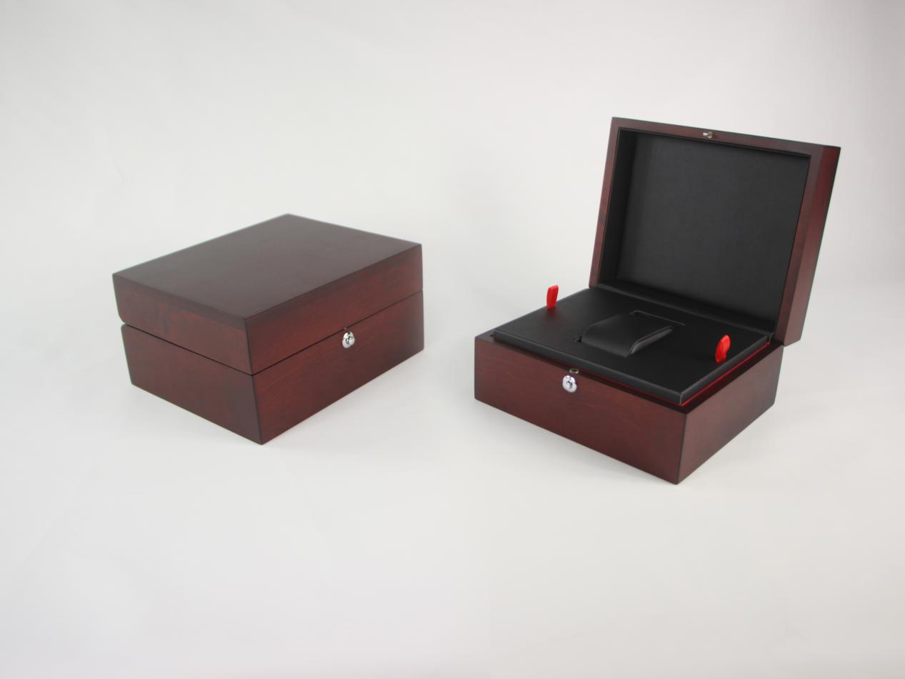 Handmade Watch Box The Ultimate 2026 Guide for Luxury Gifting, Retail Packaging & Collector Storage (10).jpg