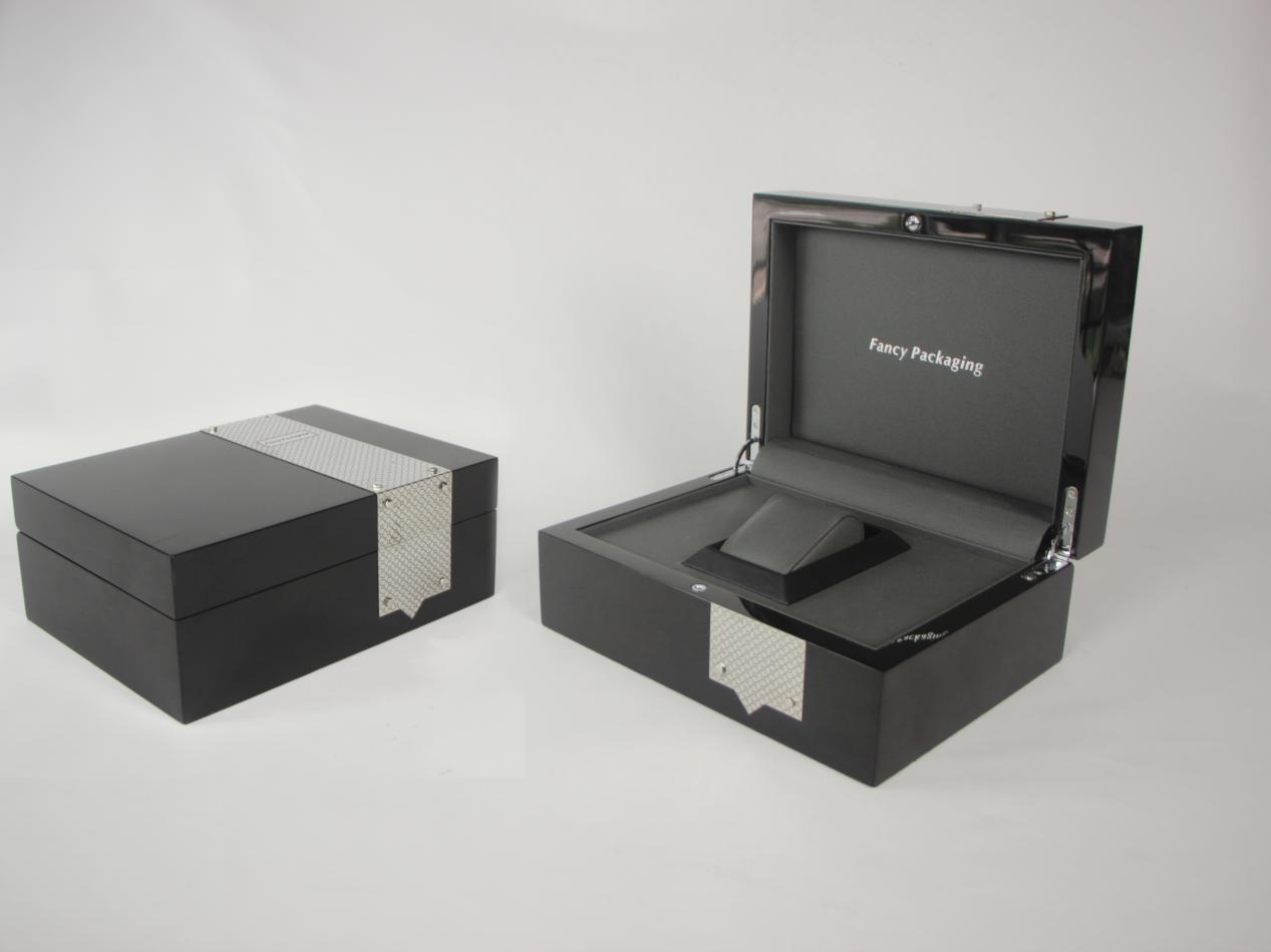 Handmade Watch Box The Ultimate 2026 Guide for Luxury Gifting, Retail Packaging & Collector Storage (9).jpg