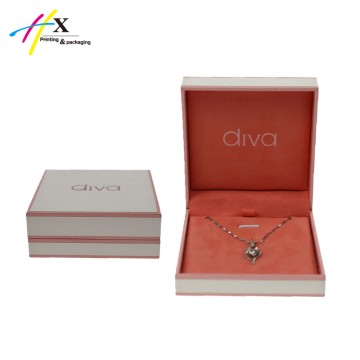 Graceful plastic jewelry box with removable necklace insert 