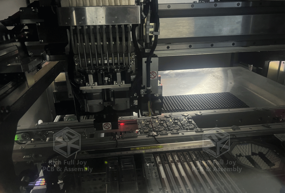 ۴-SMT-Assembly-Process-Pick-and-Place.gif