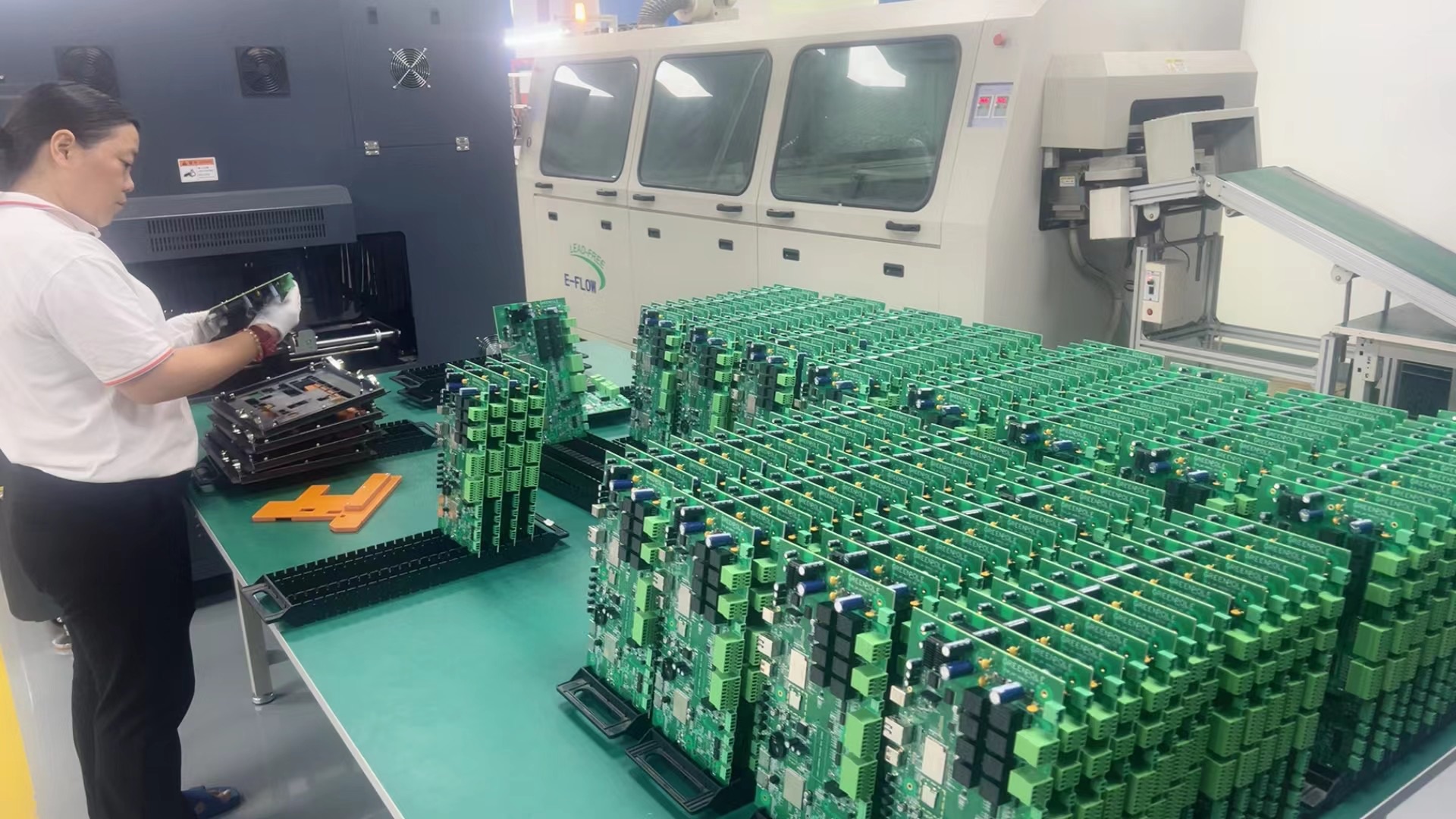 Fully Automated Wave Soldering Technology for PCB and PCBA Manufacturing