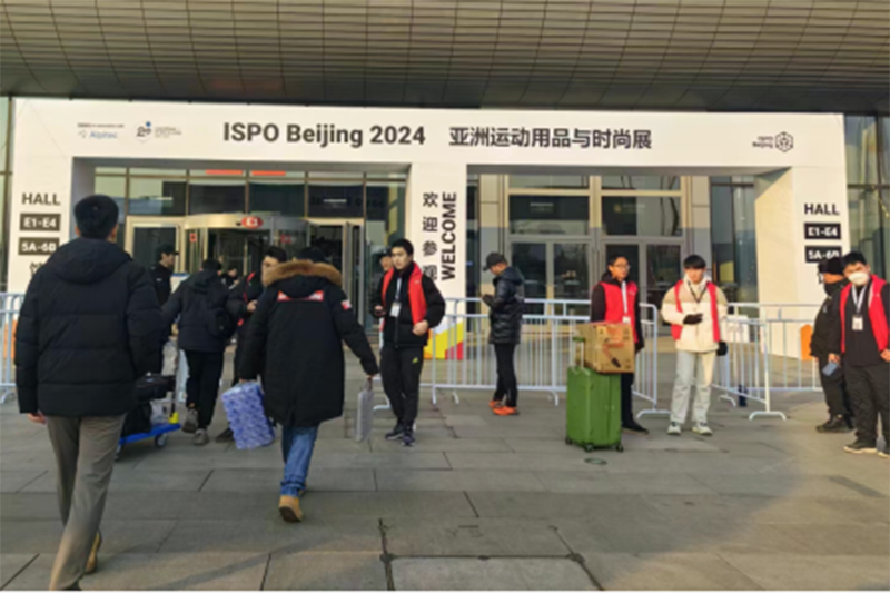 Exploring endless possibilities, SMARCAMP Hardshell Rooftop Tent was unveiled at the 2024 Beijing ISPO exhibition