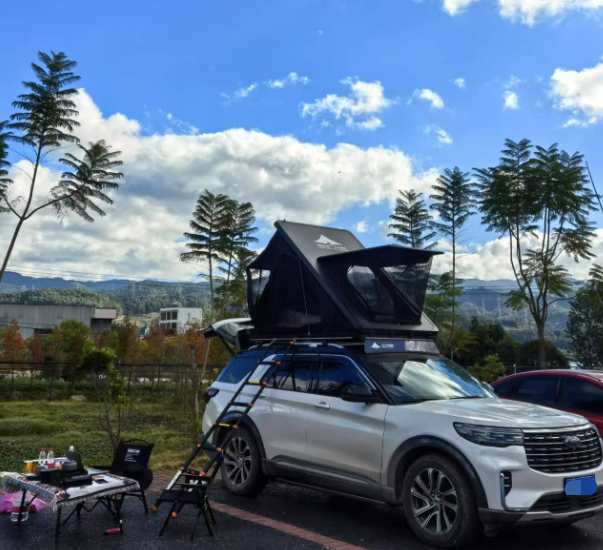 Start your next adventure with a Smarcamp Rooftop tent
