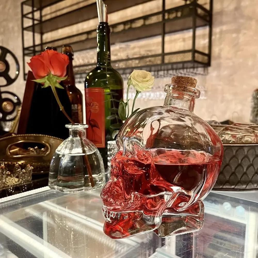 wholesale skull bottle alcohol 500ml 700ml glass vodka vhiskey wine glass tequila gin run liquor bottles for spirits