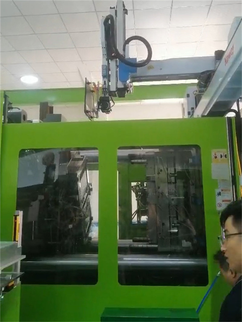 Pace-Saving Robot02