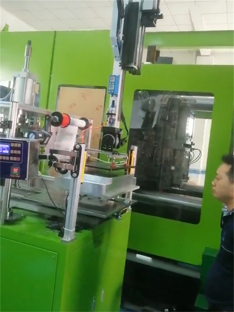 Pace-Saving Robot03