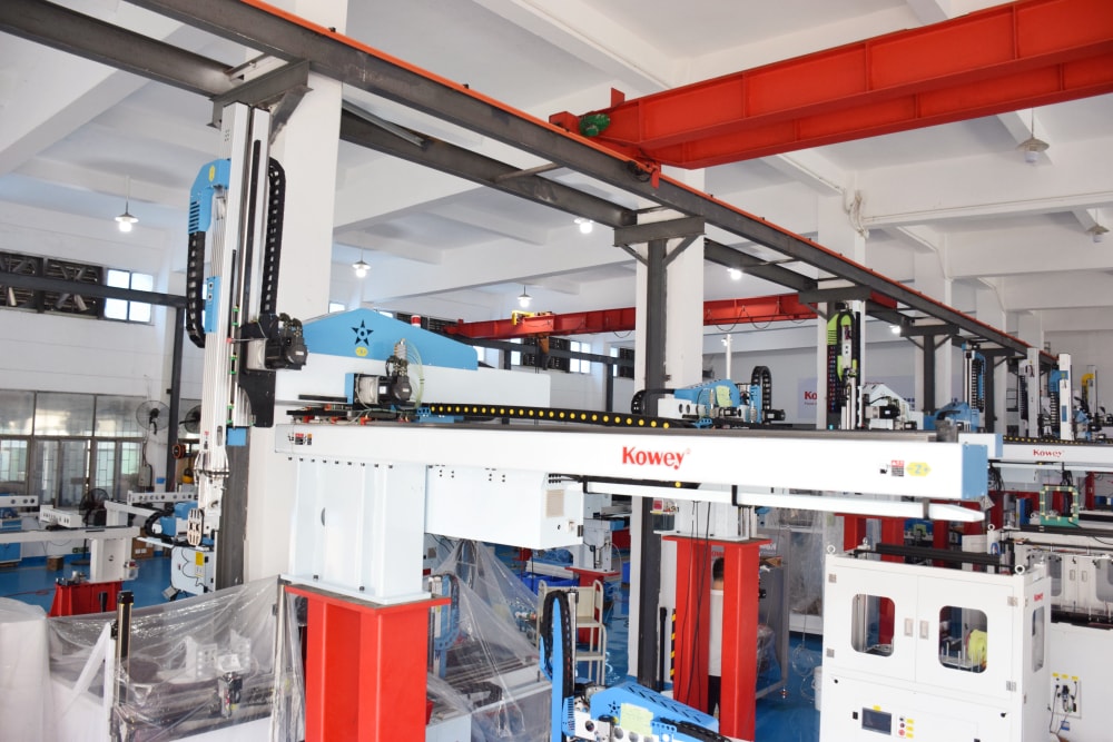 Heavy Duty Top Entry PET Preform Take out Robot