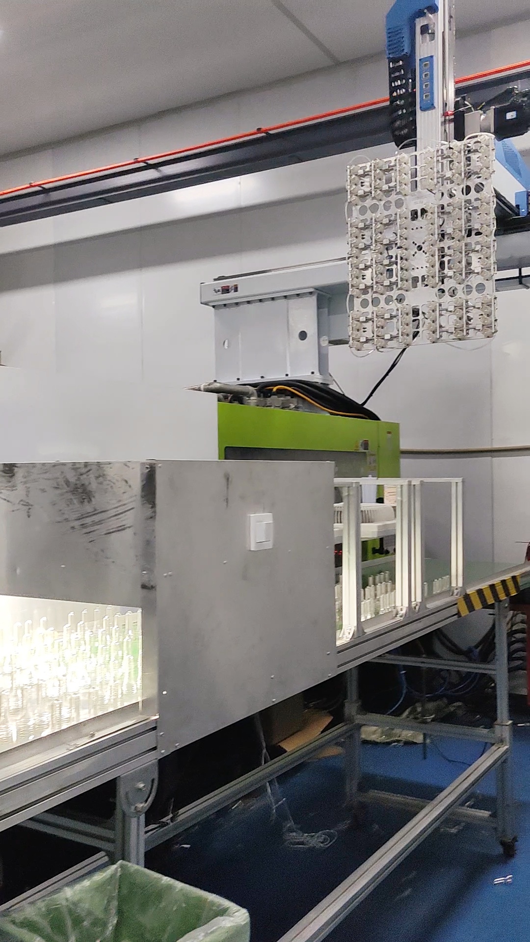 Heavy Duty Top Entry PET Preform Take out Robot