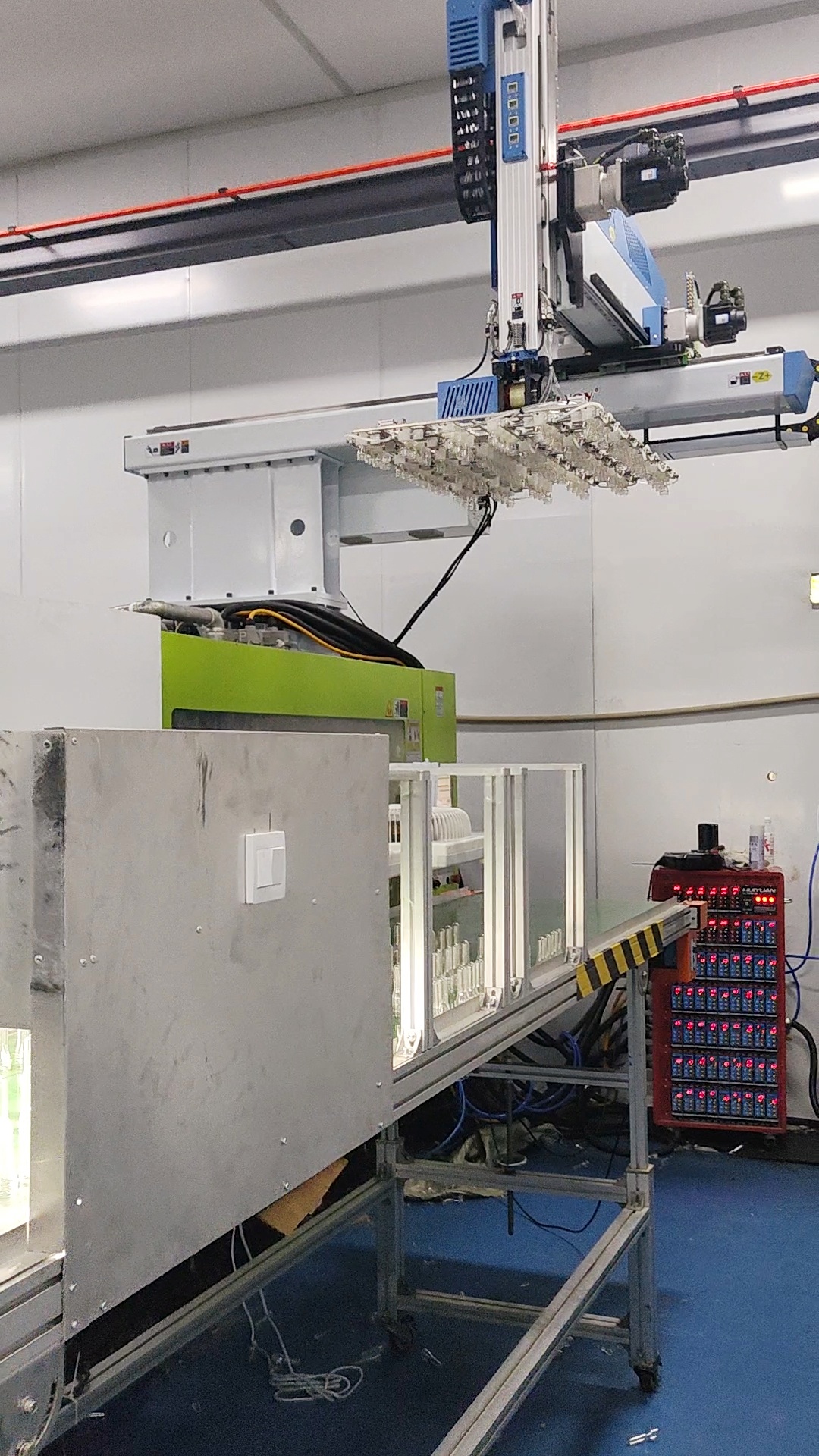 Heavy Duty Top Entry PET Preform Take out Robot