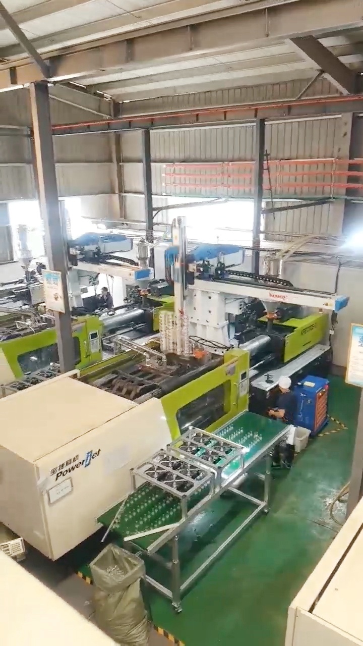 Heavy Duty Top Entry PET Preform Take out Robot