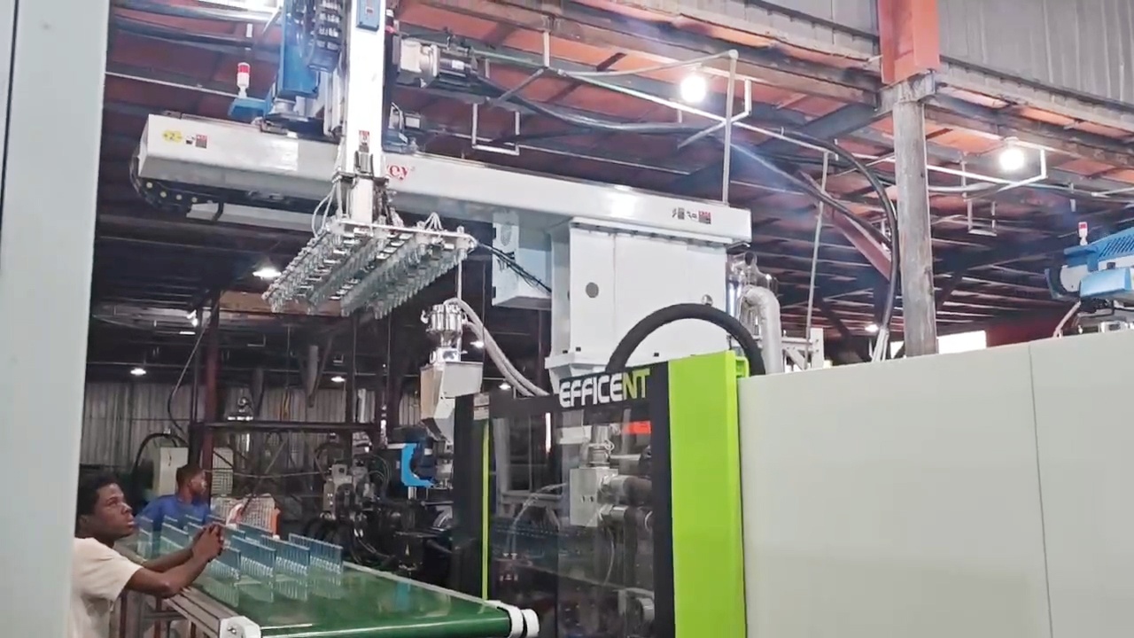 Heavy Duty Top Entry PET Preform Take out Robot