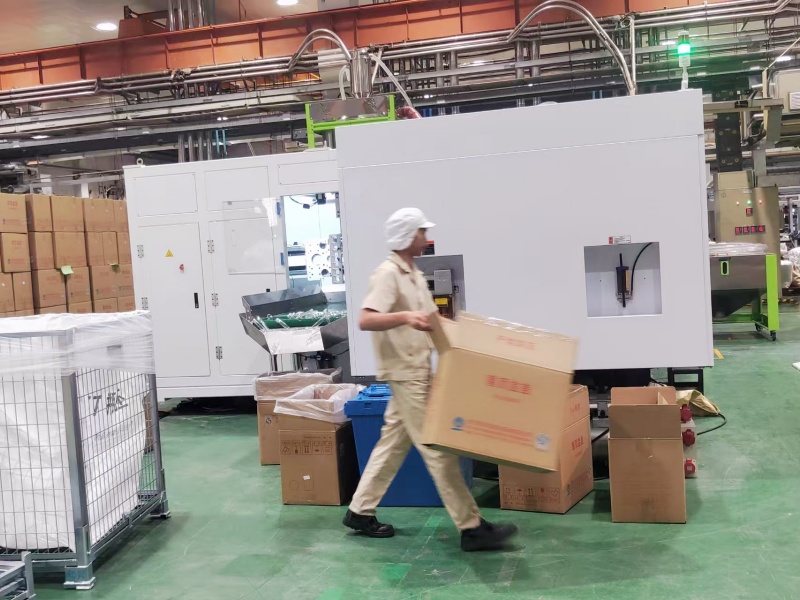 Side Entry PET Preform Take out Robot