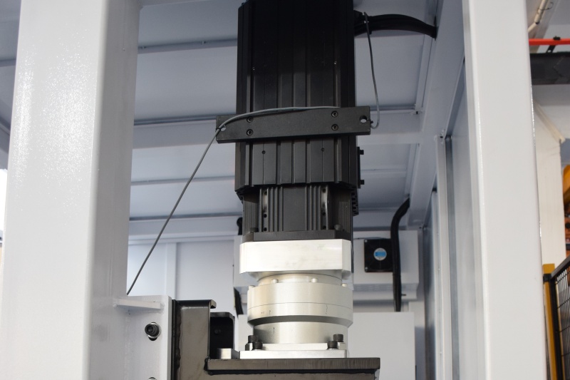 Side Entry PET Preform Take out Robot
