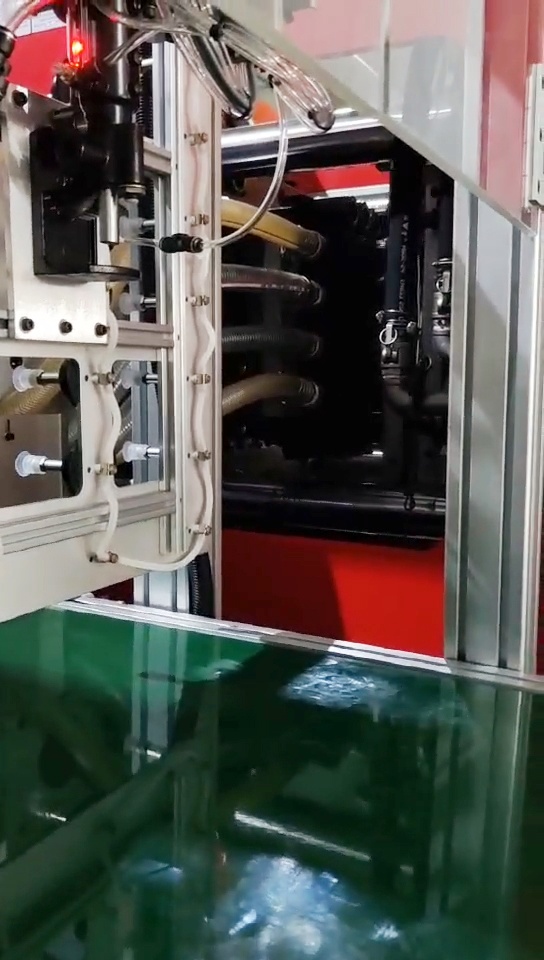 Side Entry PET Preform Take out Robot